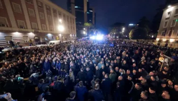 VIDEO/ Pano mesazh socialistëve: Edhe juve ky mal ju ka marrë frymën, bashkohuni për fëmijët tuaj