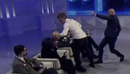 VIDEO / Plas sherri LIVE në emision, Berat Buzhala i vë duart në fyt Albatros Rexhaj