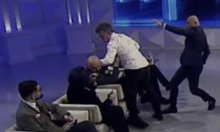 VIDEO / Plas sherri LIVE në emision, Berat Buzhala i vë duart në fyt Albatros Rexhaj