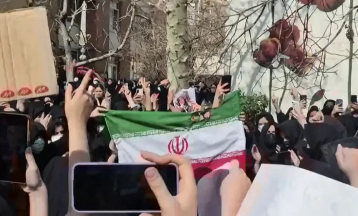 VIDEO/ Protestat studentore përhapen në të gjithë institucionet arsimore të Iranit