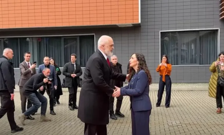 VIDEO / Rama mbërrin në Prishtinë, pritet nga presidentja Osmani. Në axhendë edhe takim me Kurtin