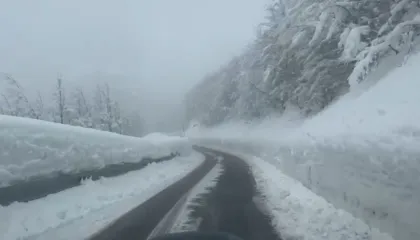 VIDEO/ Rikthehen reshjet e dëborës, zbardhet Malësia e Madhe, Boga dhe Thethi