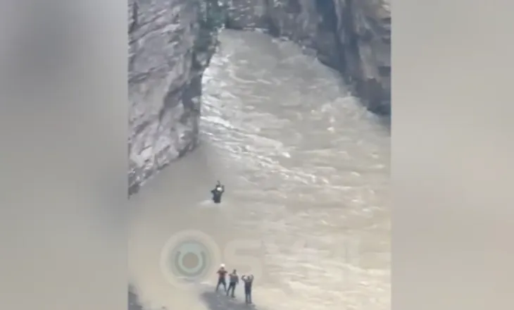 VIDEO/ Shkuan të ndihmojnë RENEA për të kërkuar në ujërat e Osumit, bllokohet guida lokale
