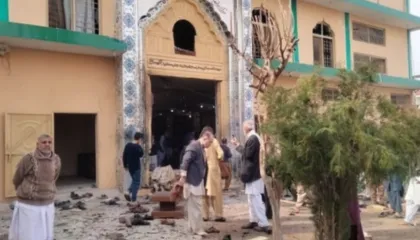 VIDEO/ Shpërthim i fuqishëm në një xhami në Pakistan, 15 viktima dhe dhjetëra të plagosur
