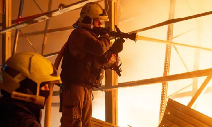 Video/ Të paktën një i vdekur në sulmin me dron në jug të Ukrainës