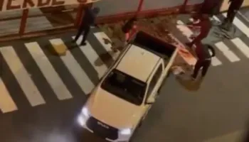 VIDEO/ Të zhgënjyer nga rezultatet, tifozët e skuadrës së Seria A derdhin jashtëqitje te dyert e kubit