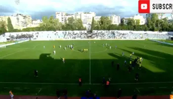 VIDEO/ Tirana e pamposhtur për të 8-n ndeshje radhazi, Dinamo rrëmben një pikë edhe me 10 lojtarë