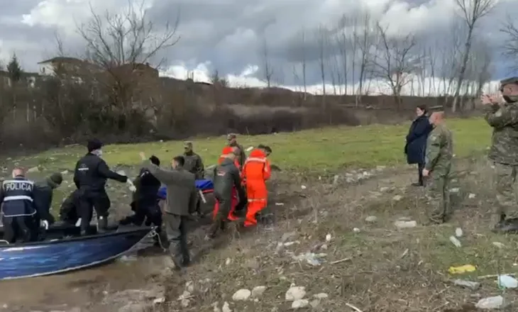 Video/ U la nga shoku në mjetin e rënë në përrua, gjendet pas një muaji trupi i të riut Jurgen Karaj në Mat