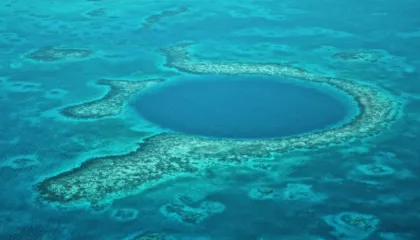 Video/ Zbulohet vrima blu më e thellë në oqeane, fenomeni që po shqetëson ekspertët