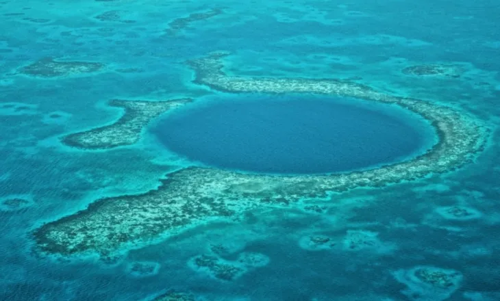 Video/ Zbulohet vrima blu më e thellë në oqeane, fenomeni që po shqetëson ekspertët