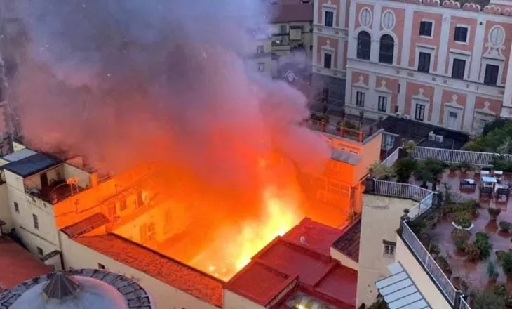 Video/ Zjarr në zemër të Napolit, flakët përfshijnë teatrin e njohur të qytetit