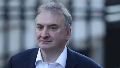 Vijojnë largimet nga qeveria e kryeministrit Keir Starmer, jep dorëheqjen Sekretari i Përgjithshëm