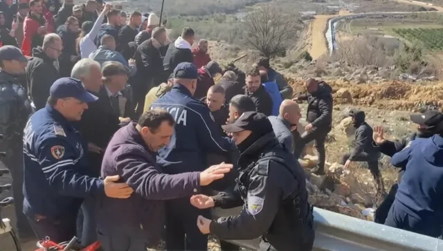 VIJOJNË PËRPLASJET NË RRJOLL