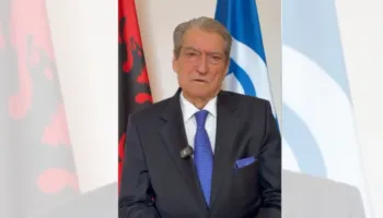 Vizita në Kosovë, Berisha: Ish-krerët gjykohen në Hagë, Rama pazare me Serbinë