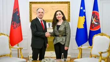 Vjosa Osmani ndan fotot nga takimi me Begajn në Prishtinë: Faleminderit që jeni gjithnjë pranë Kosovës!