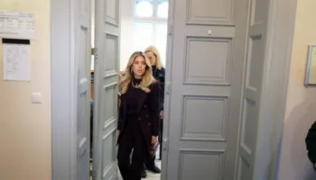 Vodhi 530 mijë euro çanta në shtëpinë e prezantueses holandeze, dënohet ‘skifteri’ shqiptar