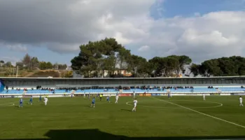 Vora dorëzohet në minutat shtesë, Dinamo përmbys rezultatin dhe nuk i lëshon territor Partizanit