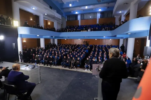 “Vota juaj u shndërrua në treg të zi, procesi zgjedhor është farsë!”, akuzat e Berishës nga foltorja në Kamzë