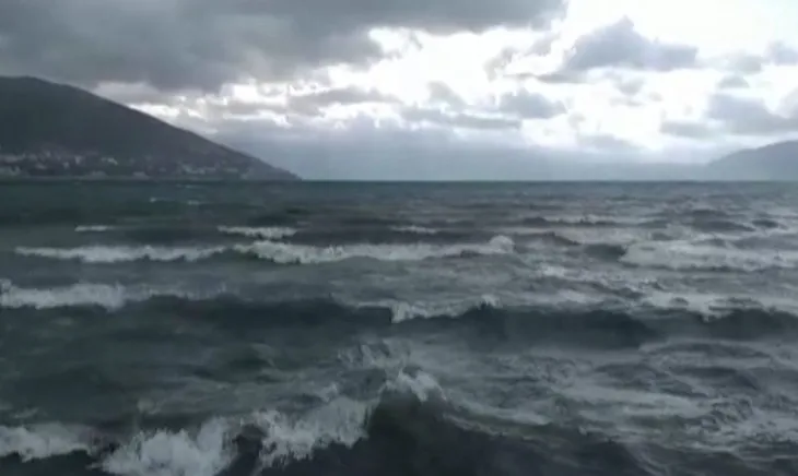 Vranësira dhe reshje, si paraqitet moti këtë të dielë