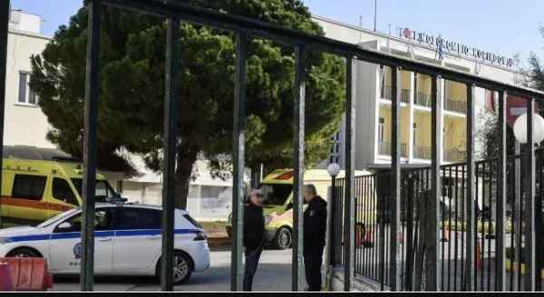 Vrasja e 17-vjeçarit shqiptar me thikë në zemër në Greqi, arrestohen autori i dyshuar dhe nëna e tij!