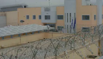 Vrasja e të dënuarit në burgun e sigurisë së lartë në Greqi, në dhomën ku ndodhi krimi ishte dhe shqiptari Alket Rizai