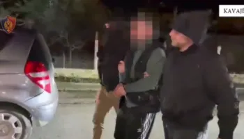 Vrau me thikë 48-vjeçarin në Kavajë për vendin e parkimit, arretohet autori (VIDEO)