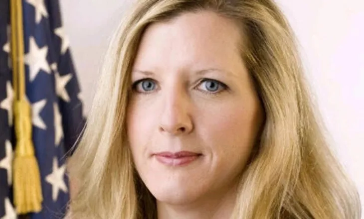 “Xhaxhai Epstein”/ I doli emri në e-maile, ish-këshilltarja e Obamës jep dorëheqjen si përfaqësuese ligjore e gjigantit bankar amerikan