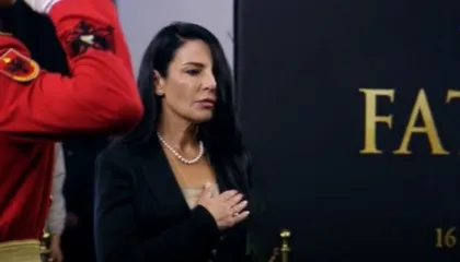 Xhoana Nano kapet “mat” në Tiranë pas vdekjes së Fatos Nanos! Dalin foto e video. Ja çfarë po bënte