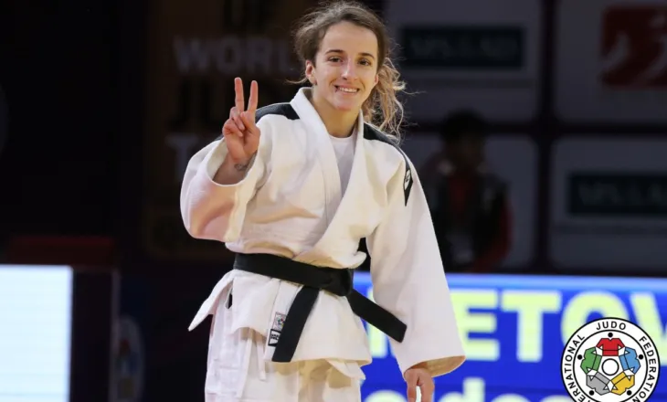 Xhudistja Distria Krasniqi triumfon në Paris, fiton medalje ari në “Grand Slam”