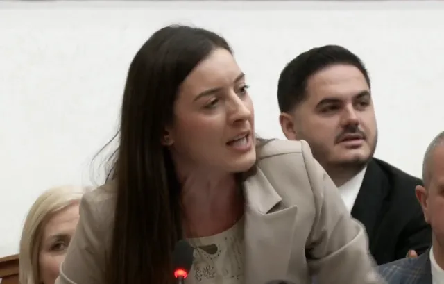 “Zar i Belindës!” Zegjineja shpërthen ndaj Bardhit: Berisha nuk të hoqi vetëm që mos më bënte qefin mua, o purtekë domatesh