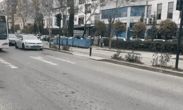 Zbardhet DINAMIKA e aksidentit fatal të 7-vjeçarit: Shoferi i dha para, i mituri doli para mjetit për t’i marrë, por makina e dytë…