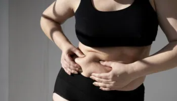 Zbuloni sekretin për të zvogëluar dhjamin e barkut pas të 50-ave