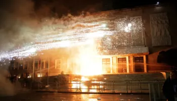 ZDF: Përshkallëzohen protestat, kërkohet dorëheqja e Ramës! Demonstratat rrezikojnë qeverisjen e tij