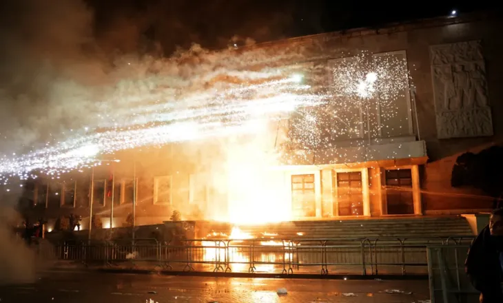 ZDF: Përshkallëzohen protestat, kërkohet dorëheqja e Ramës! Demonstratat rrezikojnë qeverisjen e tij