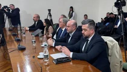 “Zgjedhorja”/ PD ulet në tryezë me PS, emrat e ekspertëve nga të dyja palët