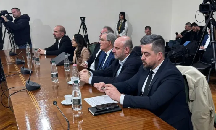 “Zgjedhorja”/ PD ulet në tryezë me PS, emrat e ekspertëve nga të dyja palët