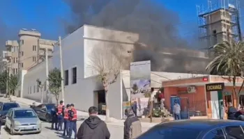 Zjarr në godinën e Muzeut Nënujor në Sarandë, rrezikohen bizneset në zonën përreth