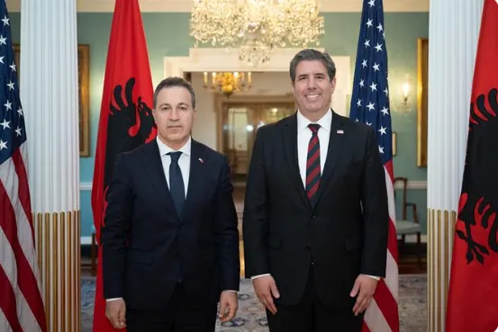 Zv.sekretari amerikan pas takimit me Peleshin: Rrisim bashkëpunimin për sigurinë dhe biznesin