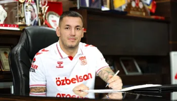 ZYRTARE! Rey Manaj rikthehet te Sivasspor, firmos kontratë 3.5-vjeçare