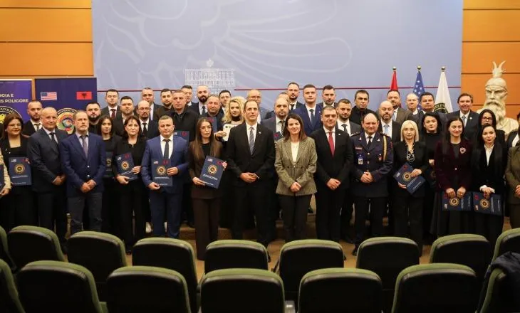 Zyrtari i lartë amerikan takime të rëndësishme në Tiranë/ Ambasada: SHBA të angazhuara për forcimin e partneritetit, bashkëpunim në Shqipëri për luftën kundër krimit