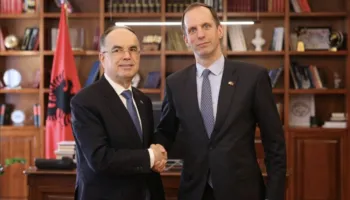 Zyrtari i lartë i DASH takon Begajn dhe shmang Ramën, ja çfarë fshihet pas vizitës së tij “blic” në Tiranë dhe si…