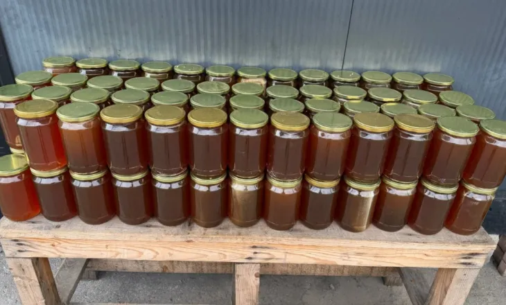 1 ton mjaltë bllokohet në Kapshticë për mungesë dokumentacioni të sigurisë ushqimore