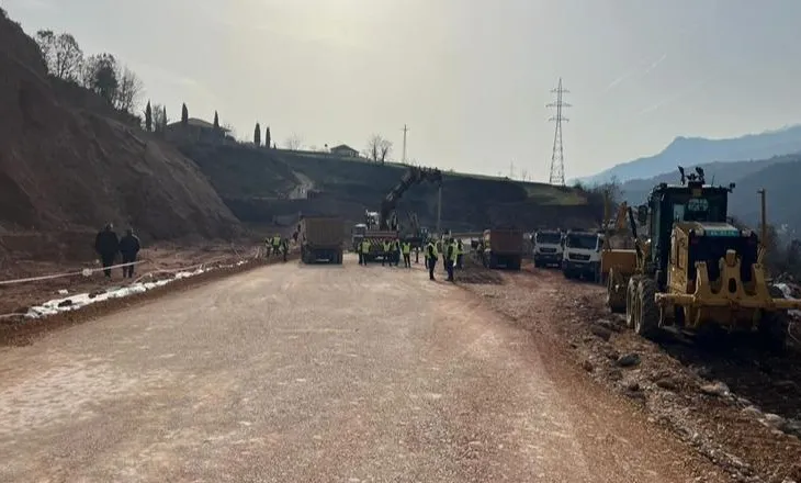 11 ditë e bllokuar, ARRSH: Ja kur do të hapet për qarkullim aksi Librazhd-Prrenjas