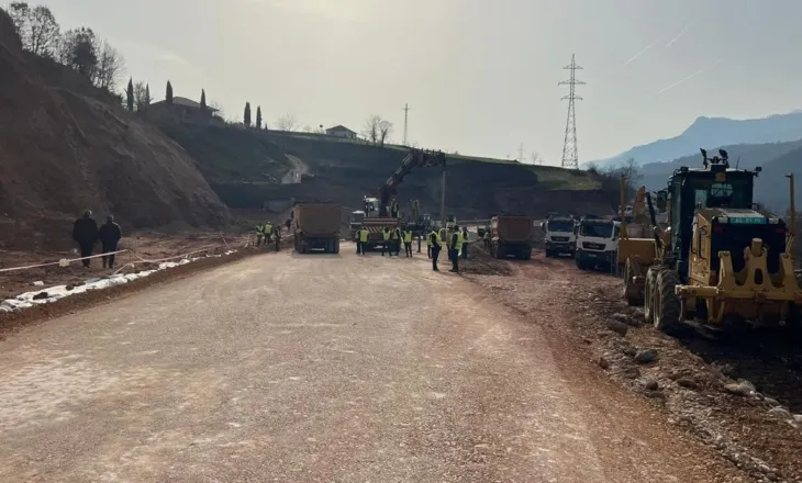 11 ditë e bllokuar! Hapet sot qarkullimi në aksin Librazhd-Prrenjas-Si do të funksjonjë lëvizja