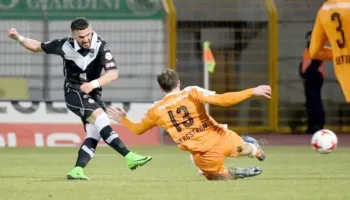 17 klube në 17 vjet, karriera e Armando Sadikut në 3 kontinente e pazakontë