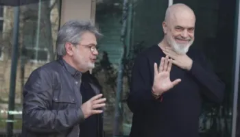 30 minuta takim! Përfundon mbledhja e Kryesisë së PS, e pranishme edhe Balluku