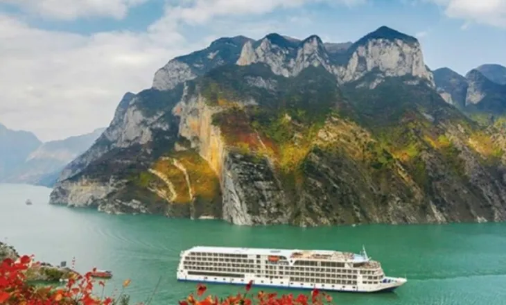 341 metra e gjatë dhe mund të akomodojë 5,200 pasagjerë, Kina lançon anijen gjigante turistike