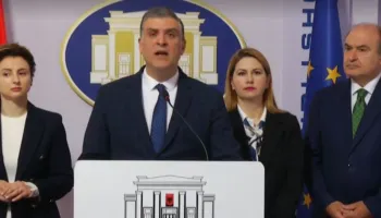 ‘4 miliardë € investime dhe rrugët po shkatërrohen’, PL kërkon hetim parlamentar: Infrastruktura në gjendje të rëndë