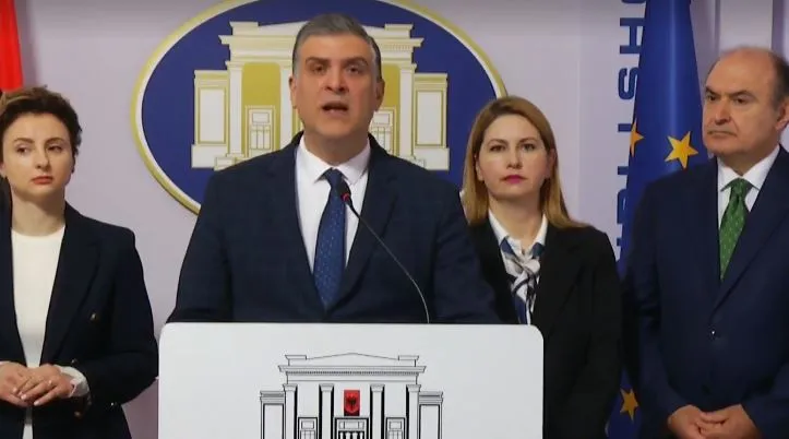 ‘4 miliardë € investime dhe rrugët po shkatërrohen’, PL kërkon hetim parlamentar: Infrastruktura në gjendje të rëndë