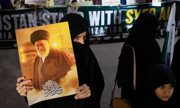 40 ditë zie për Khamenein, liderin e vrarë suprem të Iranit